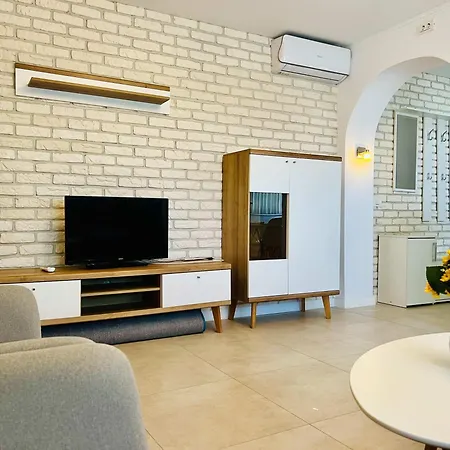 Joy Republicii 25 Apartman *
